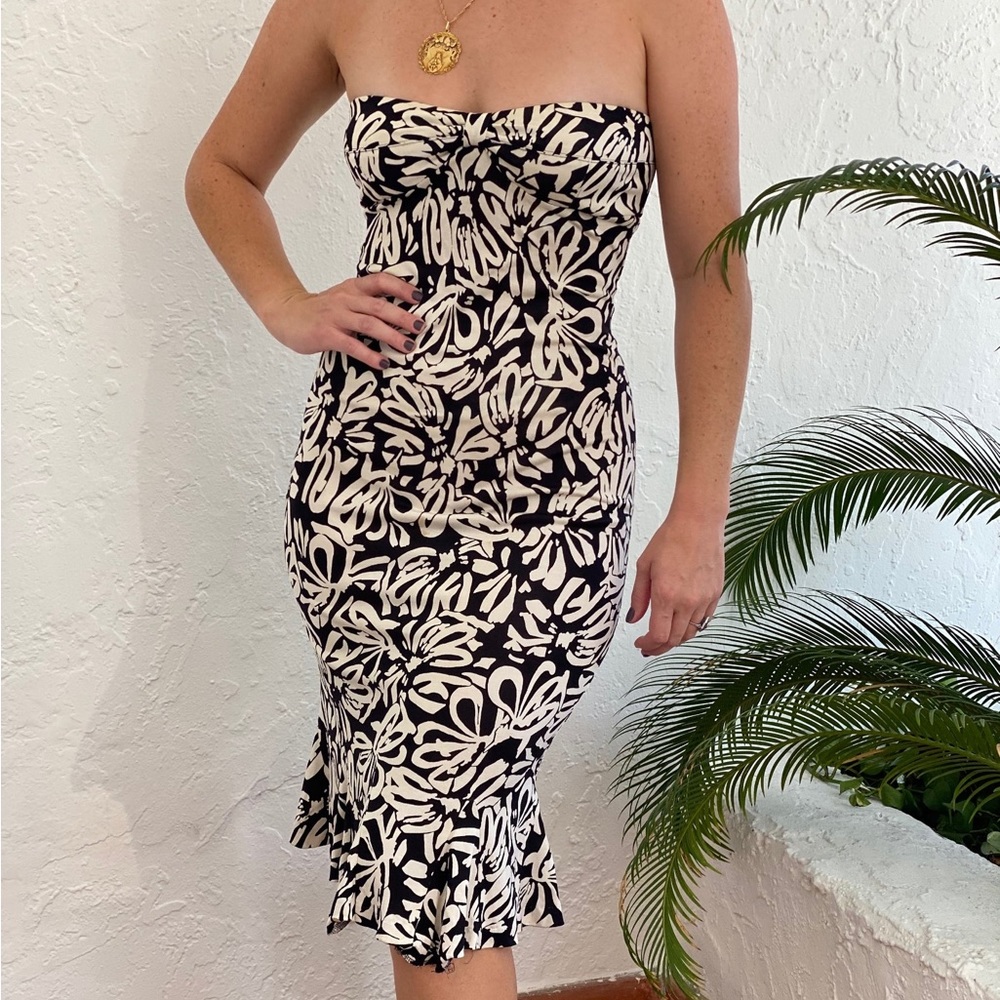 DVF black and white ribbon pattern silk strapless dress.